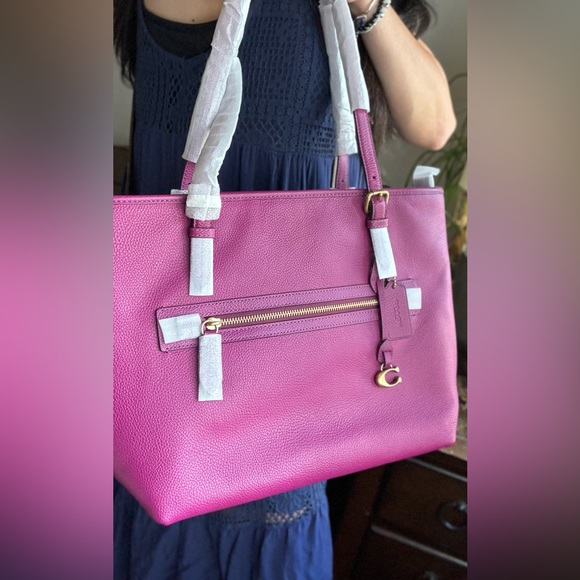 Authentic COACH 1941 pebbled leather zip top Tote - Picture 5 of 15